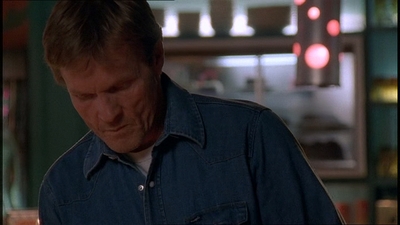 ROSWELL_-_E1X21_THE_WHITE_ROOM_027.jpg