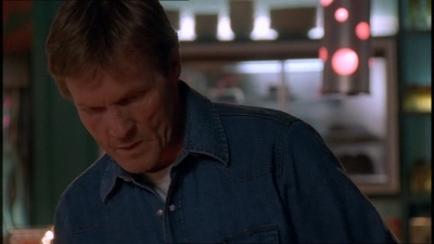 ROSWELL_-_E1X21_THE_WHITE_ROOM_029.jpg