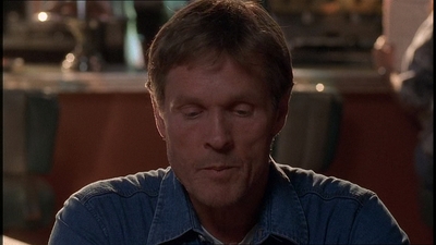 ROSWELL_-_E1X21_THE_WHITE_ROOM_042.jpg