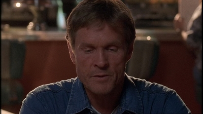 ROSWELL_-_E1X21_THE_WHITE_ROOM_055.jpg