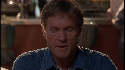 ROSWELL_-_E1X21_THE_WHITE_ROOM_056.jpg