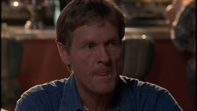 ROSWELL_-_E1X21_THE_WHITE_ROOM_068.jpg