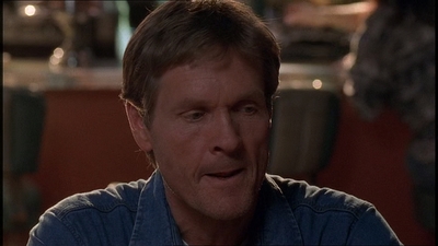 ROSWELL_-_E1X21_THE_WHITE_ROOM_074.jpg