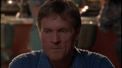 ROSWELL_-_E1X21_THE_WHITE_ROOM_081.jpg
