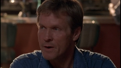 ROSWELL_-_E1X21_THE_WHITE_ROOM_088.jpg