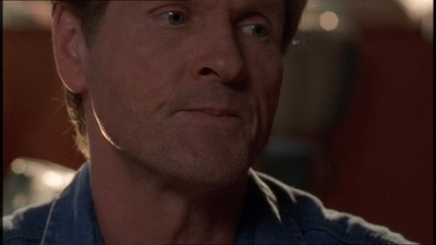 ROSWELL_-_E1X21_THE_WHITE_ROOM_272.jpg
