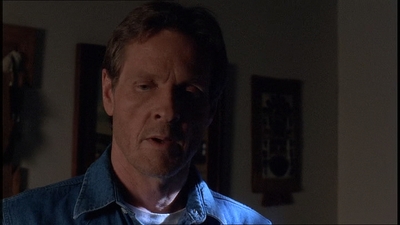 ROSWELL_-_E1X21_THE_WHITE_ROOM_387.jpg