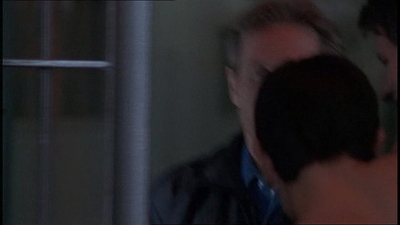 ROSWELL_-_E1X21_THE_WHITE_ROOM_450.jpg