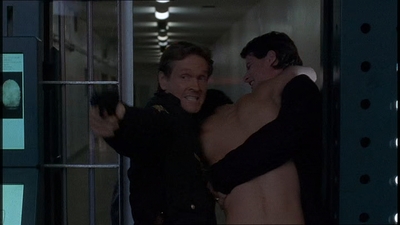 ROSWELL_-_E1X21_THE_WHITE_ROOM_501.jpg