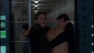 ROSWELL_-_E1X21_THE_WHITE_ROOM_510.jpg
