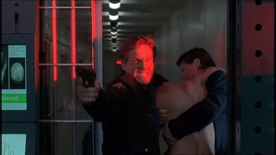 ROSWELL_-_E1X21_THE_WHITE_ROOM_521.jpg