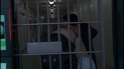 ROSWELL_-_E1X21_THE_WHITE_ROOM_560.jpg