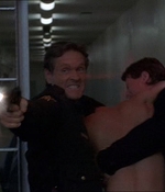 ROSWELL_-_E1X21_THE_WHITE_ROOM_512.jpg