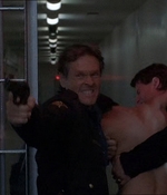 ROSWELL_-_E1X21_THE_WHITE_ROOM_520.jpg