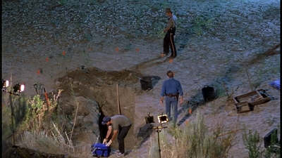 ROSWELL_-_E2X01_SKIN_AND_BONES_168.jpg