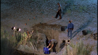 ROSWELL_-_E2X01_SKIN_AND_BONES_173.jpg