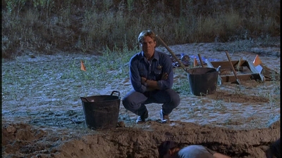 ROSWELL_-_E2X01_SKIN_AND_BONES_210.jpg