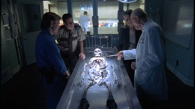 ROSWELL_-_E2X01_SKIN_AND_BONES_513.jpg