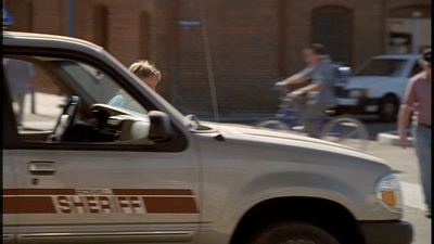ROSWELL_-_E2X02_ASK_NOT_005.jpg