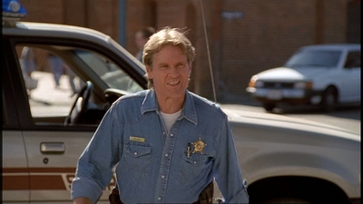 ROSWELL_-_E2X02_ASK_NOT_026.jpg