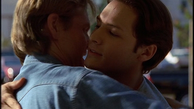 ROSWELL_-_E2X02_ASK_NOT_041.jpg