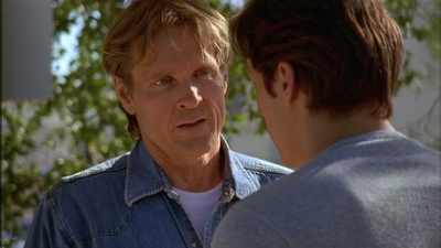ROSWELL_-_E2X02_ASK_NOT_141.jpg