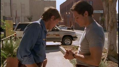ROSWELL_-_E2X02_ASK_NOT_153.jpg