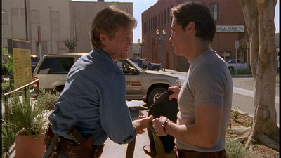 ROSWELL_-_E2X02_ASK_NOT_179.jpg