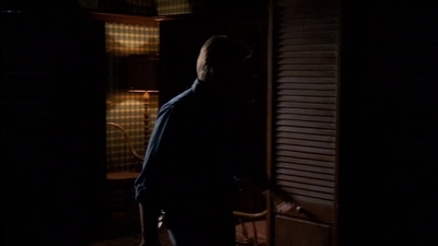 ROSWELL_-_E2X03_SURPRISE_002.jpg