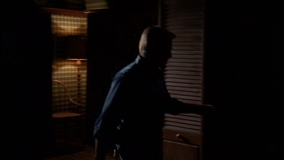 ROSWELL_-_E2X03_SURPRISE_004.jpg