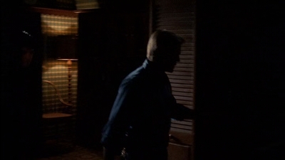 ROSWELL_-_E2X03_SURPRISE_005.jpg