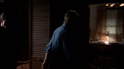 ROSWELL_-_E2X03_SURPRISE_010.jpg