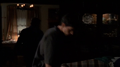 ROSWELL_-_E2X03_SURPRISE_025.jpg