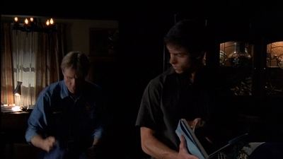 ROSWELL_-_E2X03_SURPRISE_026.jpg