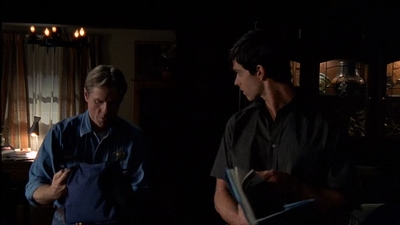 ROSWELL_-_E2X03_SURPRISE_029.jpg