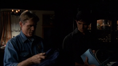 ROSWELL_-_E2X03_SURPRISE_039.jpg