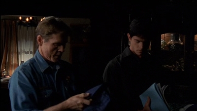 ROSWELL_-_E2X03_SURPRISE_041.jpg