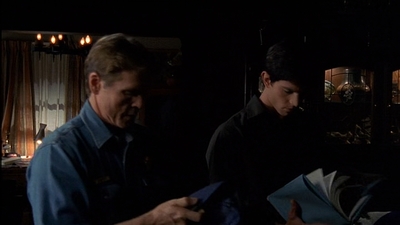 ROSWELL_-_E2X03_SURPRISE_043.jpg