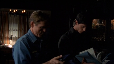 ROSWELL_-_E2X03_SURPRISE_045.jpg
