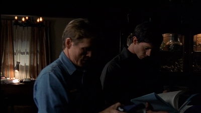 ROSWELL_-_E2X03_SURPRISE_046.jpg