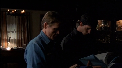 ROSWELL_-_E2X03_SURPRISE_048.jpg
