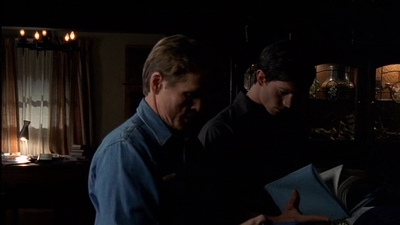 ROSWELL_-_E2X03_SURPRISE_049.jpg