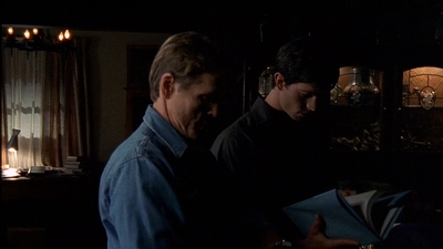 ROSWELL_-_E2X03_SURPRISE_054.jpg
