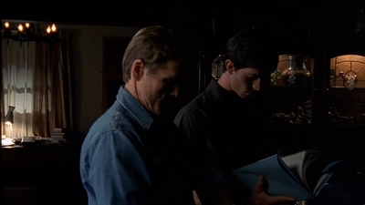 ROSWELL_-_E2X03_SURPRISE_055.jpg