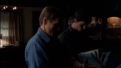 ROSWELL_-_E2X03_SURPRISE_057.jpg