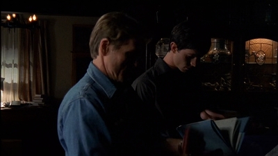 ROSWELL_-_E2X03_SURPRISE_058.jpg