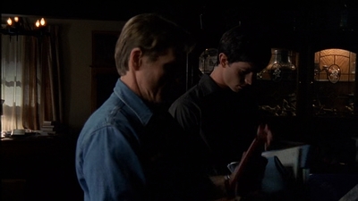 ROSWELL_-_E2X03_SURPRISE_059.jpg