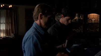ROSWELL_-_E2X03_SURPRISE_061.jpg