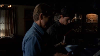ROSWELL_-_E2X03_SURPRISE_062.jpg