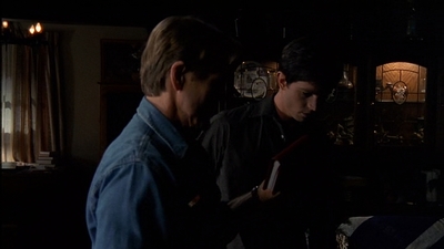 ROSWELL_-_E2X03_SURPRISE_065.jpg